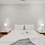 Lavish 1Br Rooftop Pool & Gym