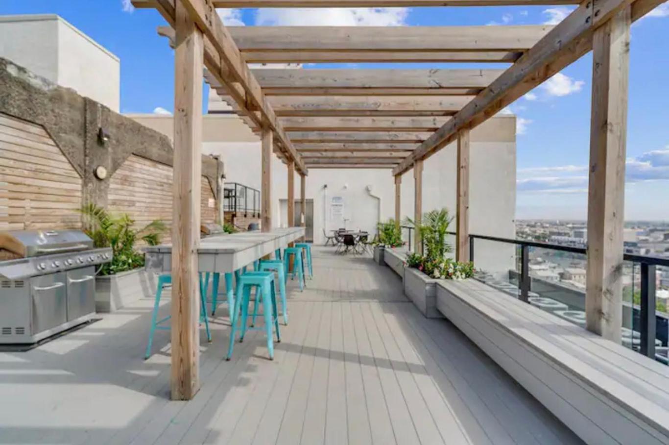 Lavish 1br Rooftop Pool & Gym