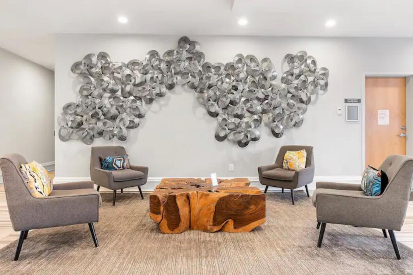 Apartment Lavish 1br Rooftop Pool & Gym