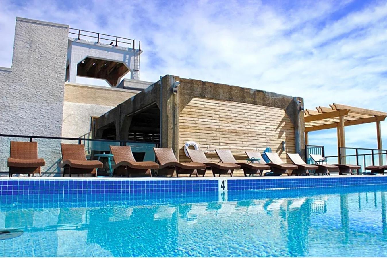 Lavish 1br Rooftop Pool & Gym Apartment