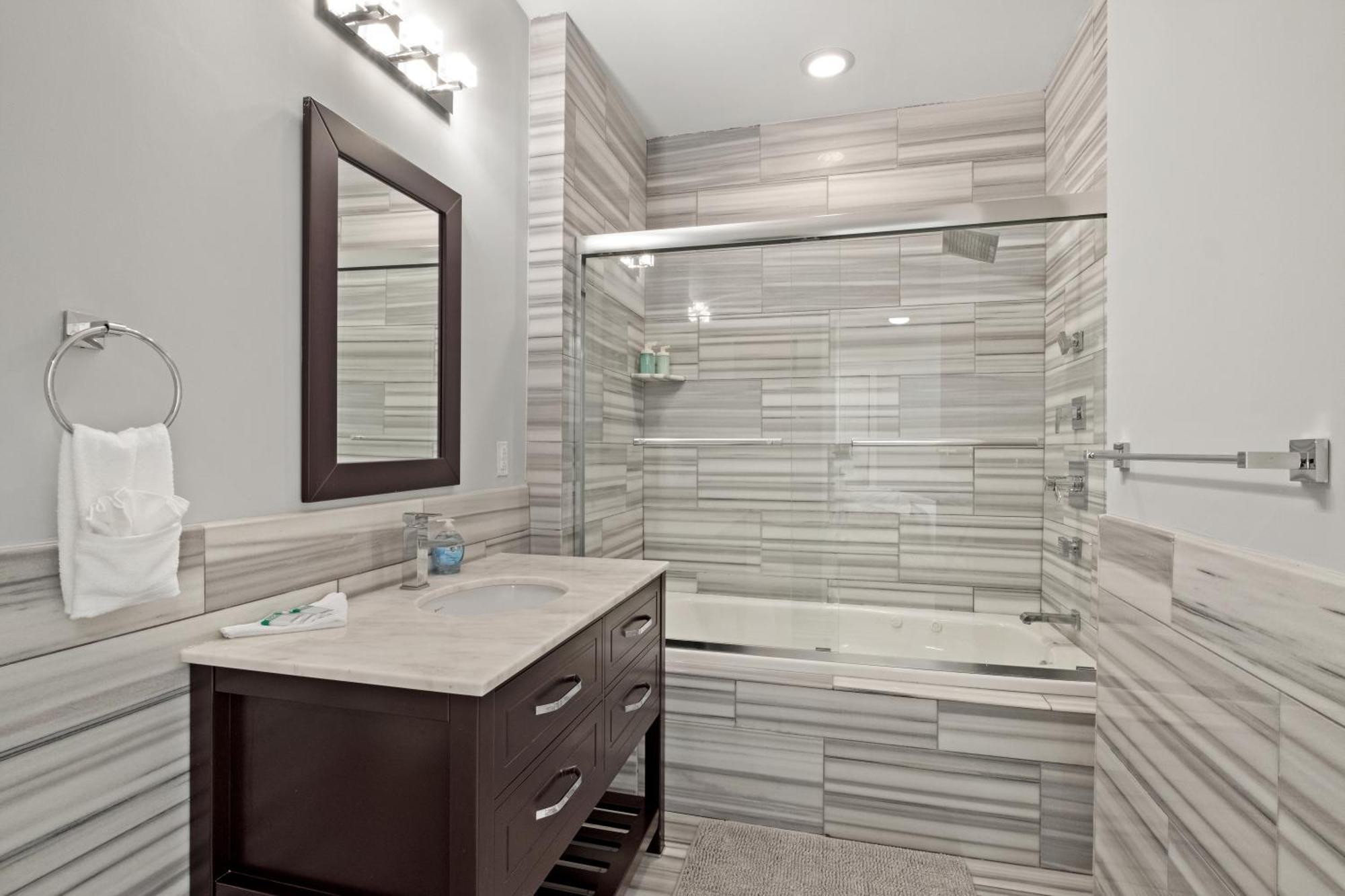 Lavish 1br Rooftop Pool & Gym Philadelphia