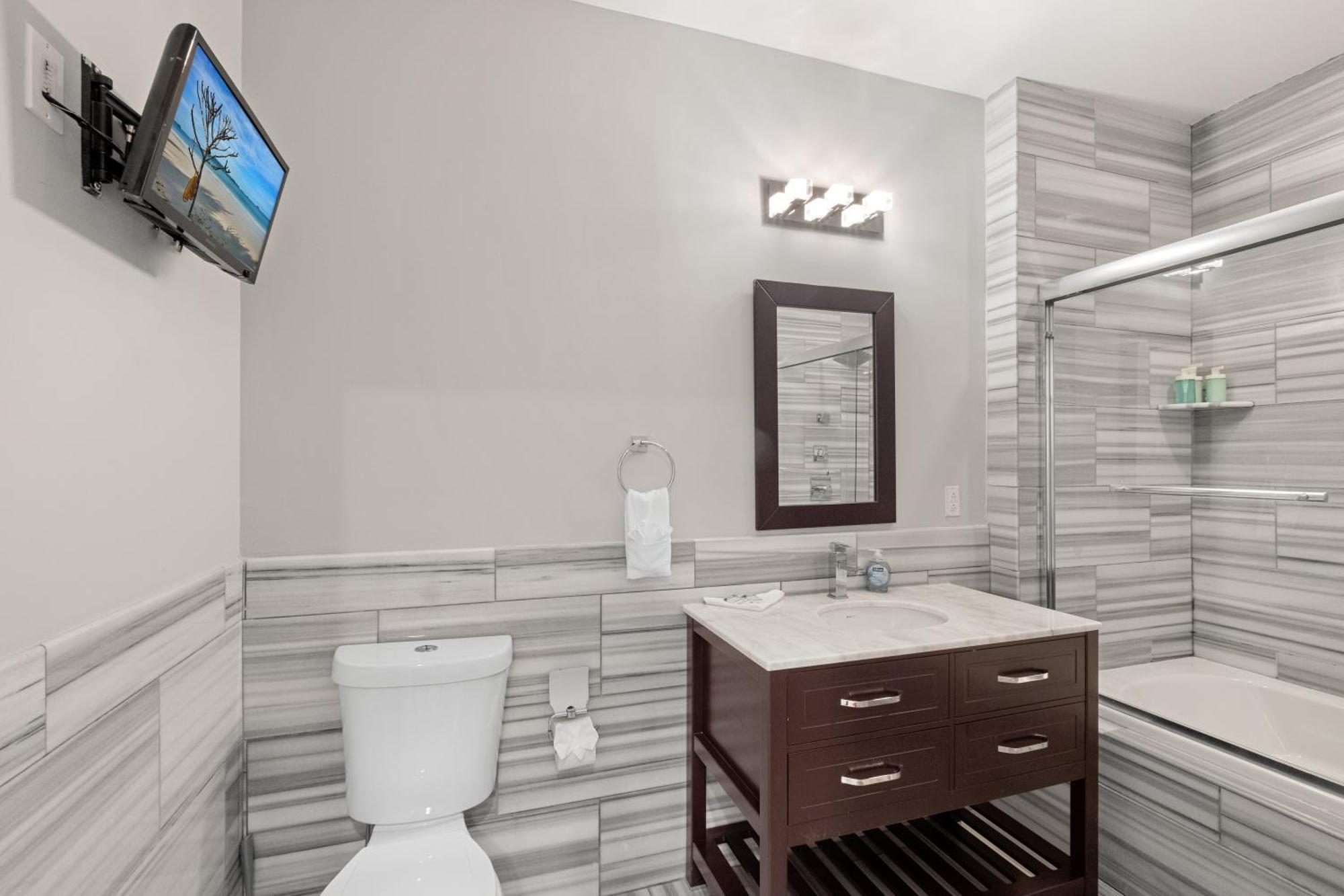 Lavish 1br Rooftop Pool & Gym Apartment