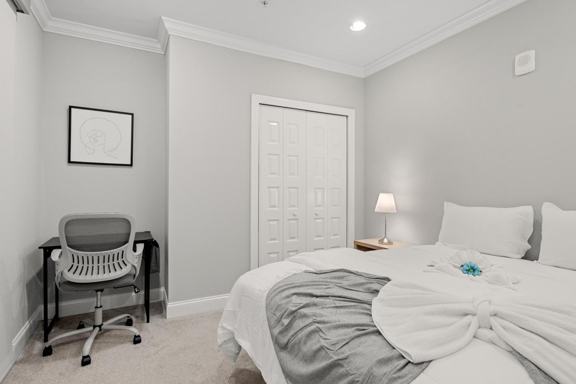 Lavish 1br Rooftop Pool & Gym * Philadelphia