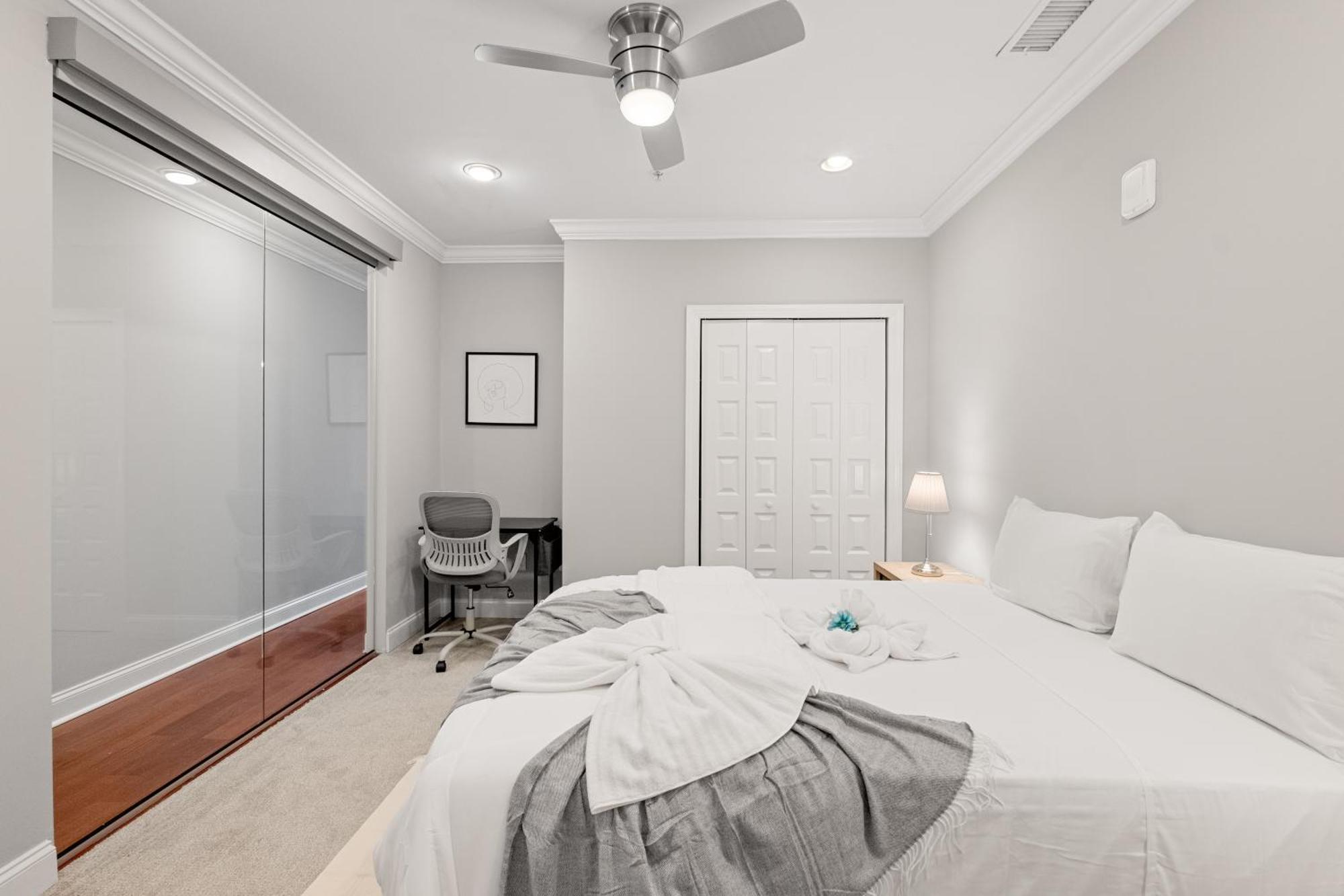 Lavish 1br Rooftop Pool & Gym