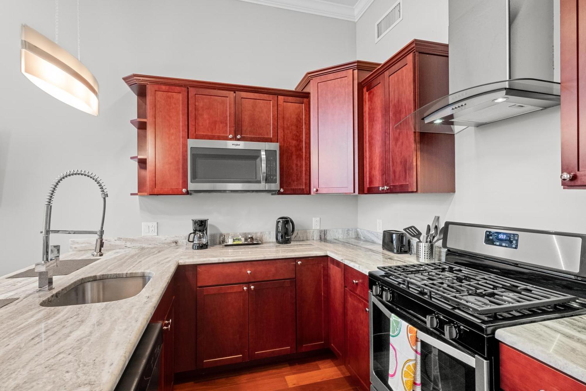 Apartment Lavish 1br Rooftop Pool & Gym *