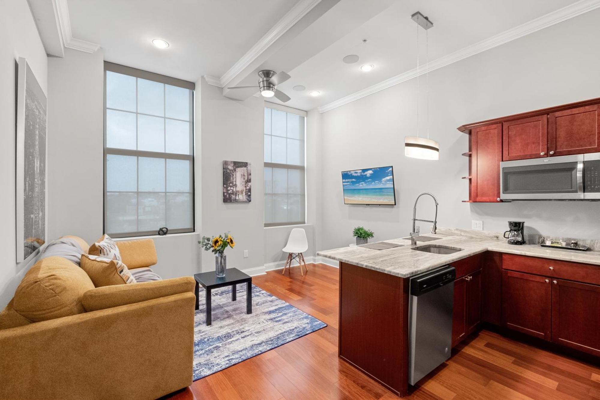 Lavish 1br Rooftop Pool & Gym Apartment
